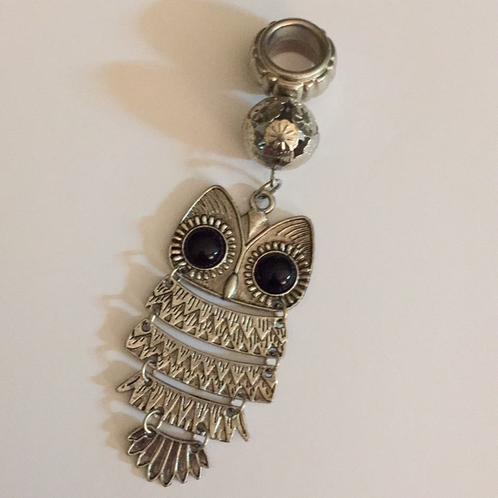 Silver owl scarf holder